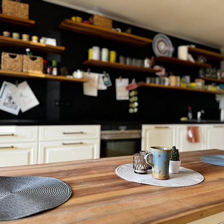 Apartamento Knk Vibrant Central Spacious Hideaway Hradec Králové Exterior foto