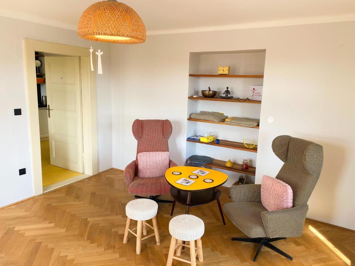 Apartamento Knk Vibrant Central Spacious Hideaway Hradec Králové Exterior foto